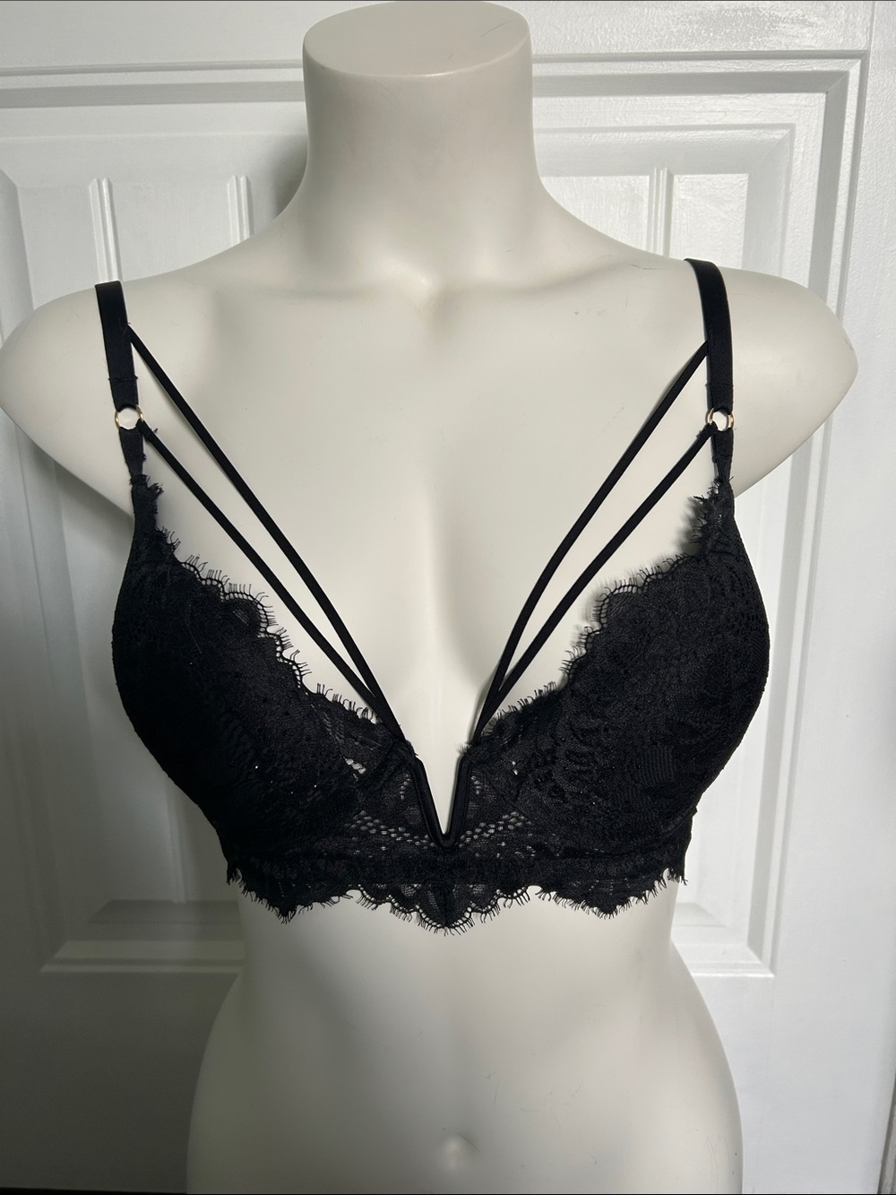La SENZA Black Lace Strappy V-Plunge Bralette (Size 32DD)